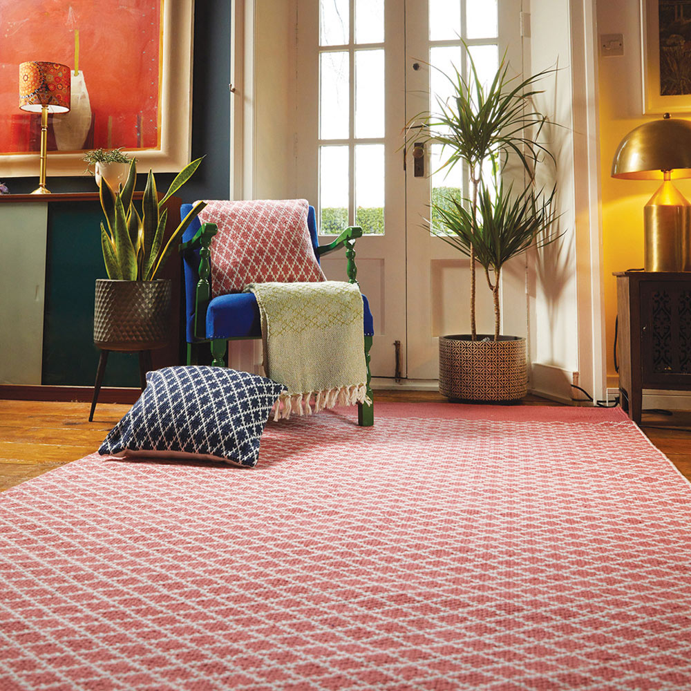 Hug Rug Coral Pink Woven Trellis Rug 160 x 230cm Image 2