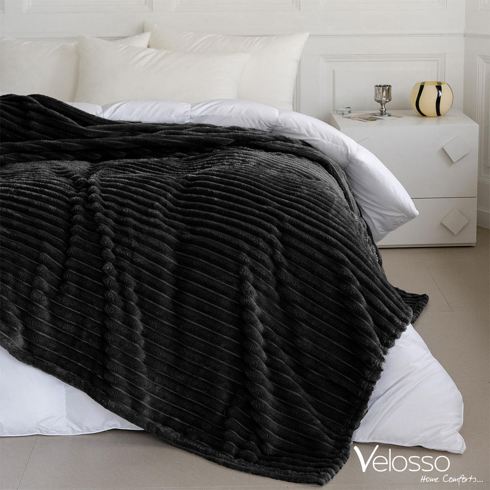 Velosso Bellissima Black Plush Throw 150 x 200cm Image 4