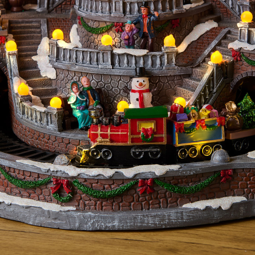Traditional Christmas Town Model Image 3