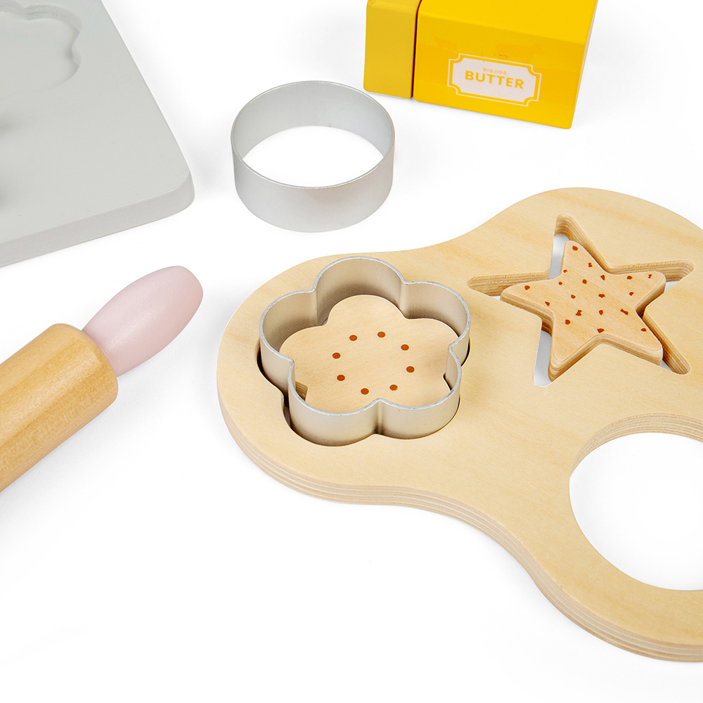 Bigjigs Toys 15 Piece Wooden Baking Cookies Set Image 2