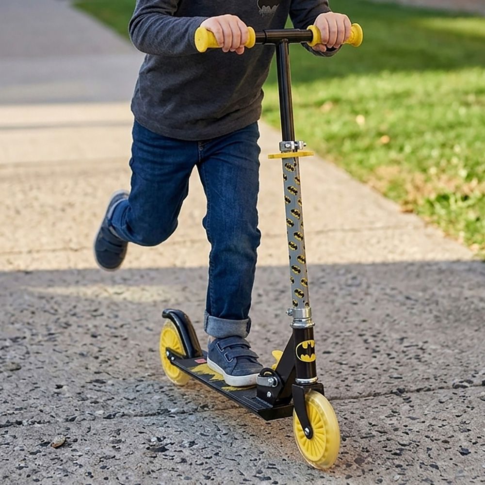 Mondo Kids Batman 2 Wheel Foldable Scooter with Adjustable Handlebar Image 2