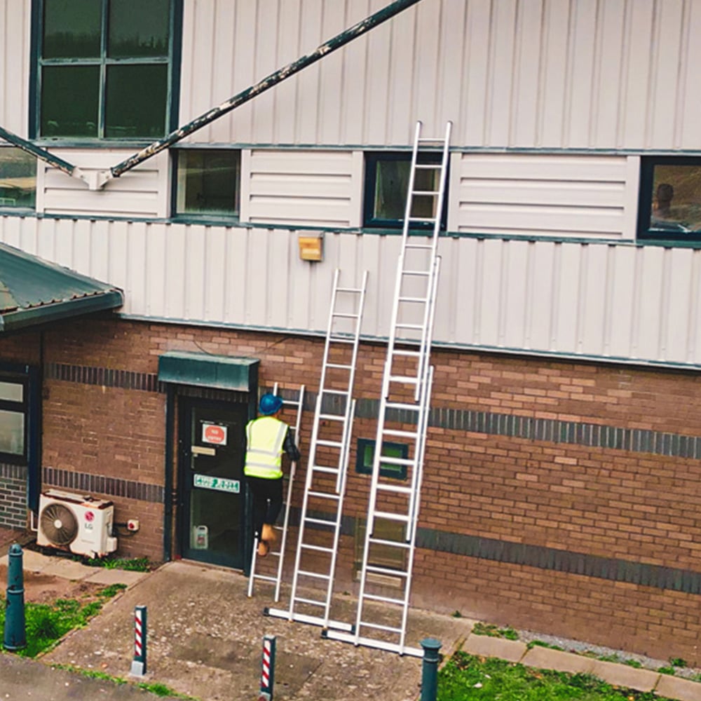 Lyte Ladders & Towers EN131-2 Professional 3 Section 24 Rung Extension Ladder Image 2