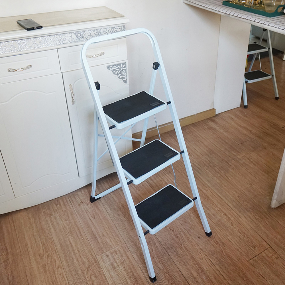 Gr8 Home 3 Step Non Slip Folding Ladder Image 2