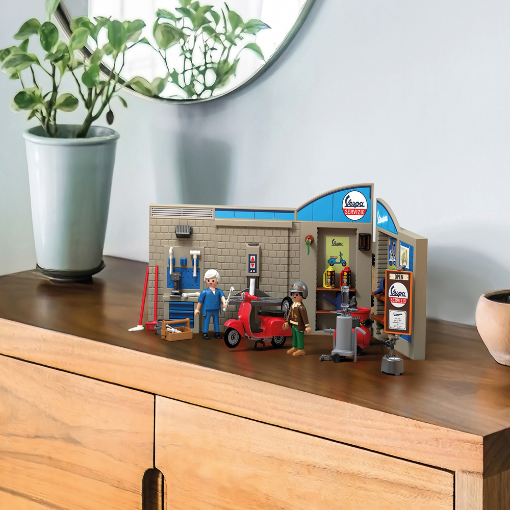 Playmobil 60s Vespa Garage Playset Image 5