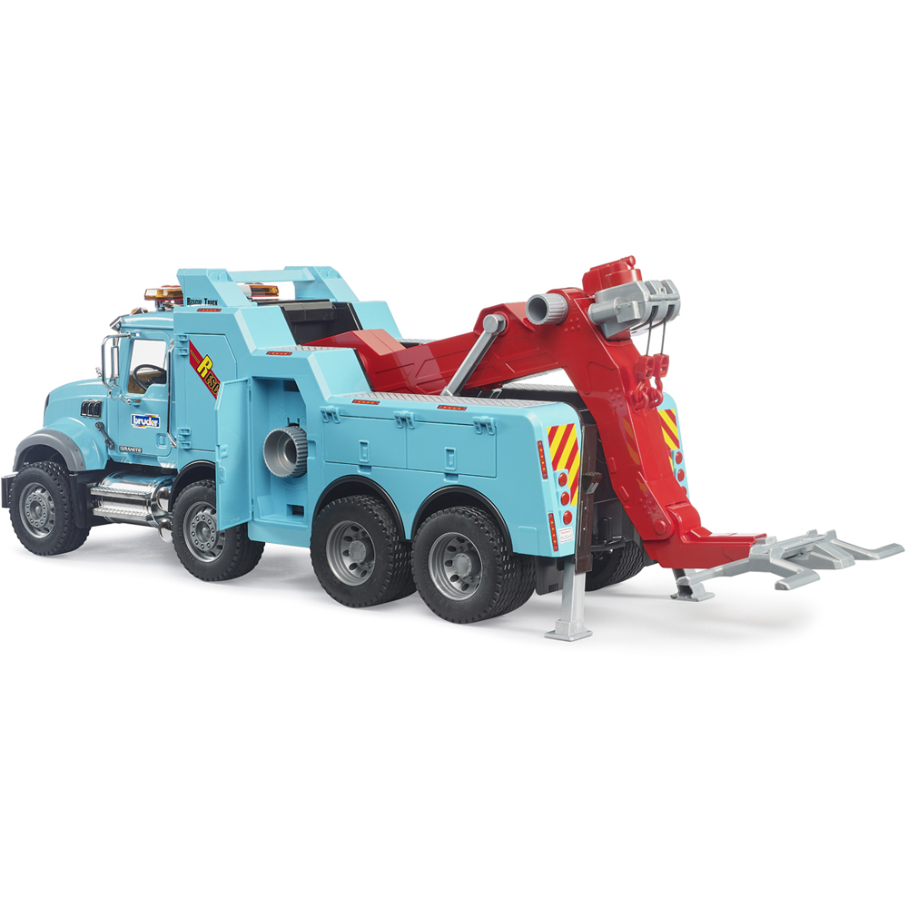 Bruder MACK Granite Light and Sound Heavy Tow Truck Image 6