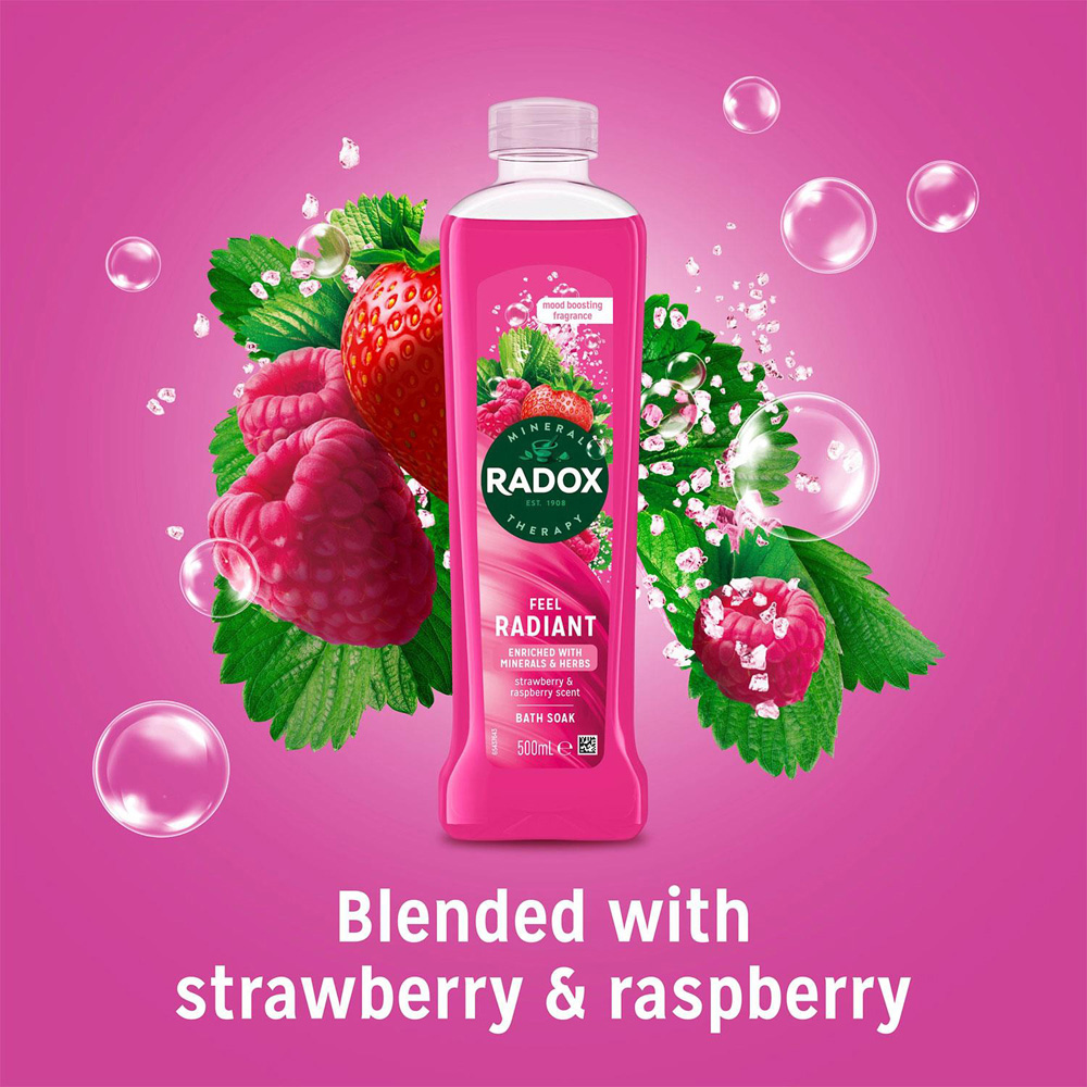 Radox Mineral Therapy Feel Radiant Strawberry and Raspberry Soothing Bath Soak 500ml 6 Pack Image 4