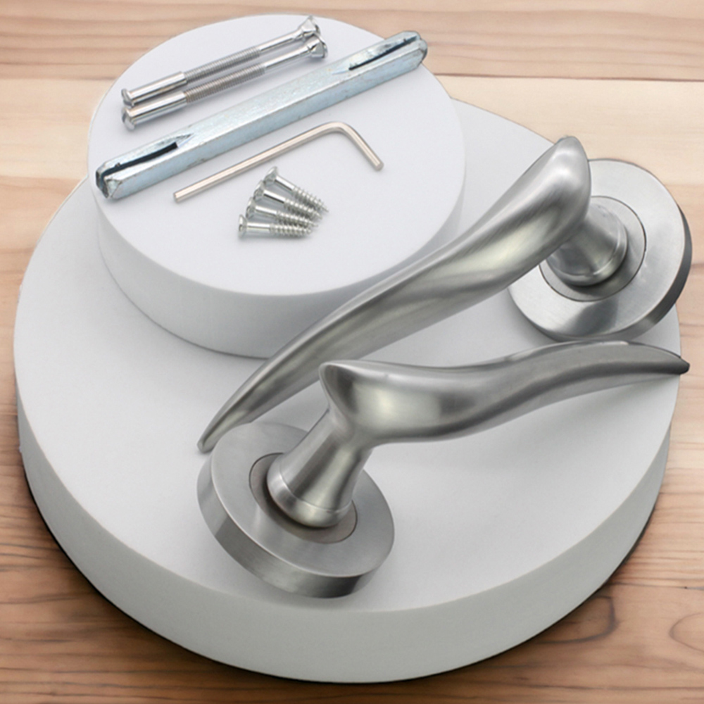 Spira Brass Flavia Satin Chrome Lever Door Handle 2 Pack Image 4