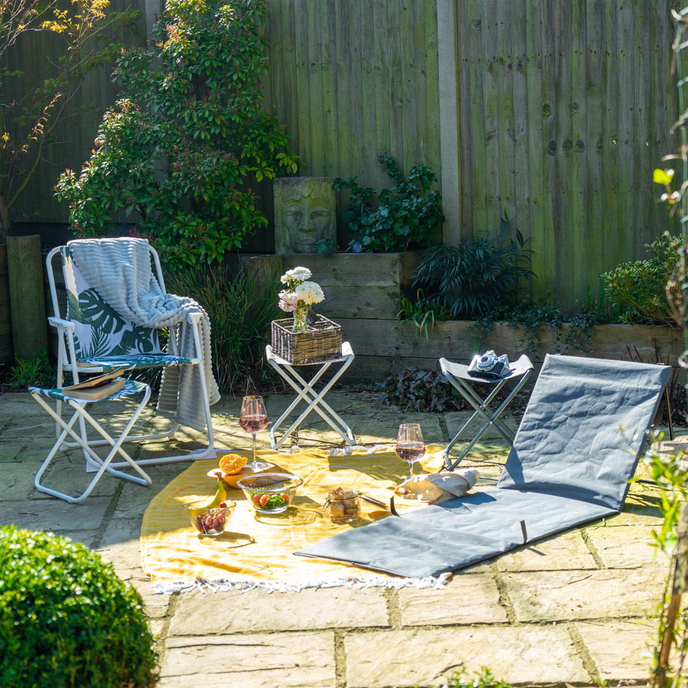 Harbour Housewares Set of 2 Grey Folding Beach Lounger Image 3