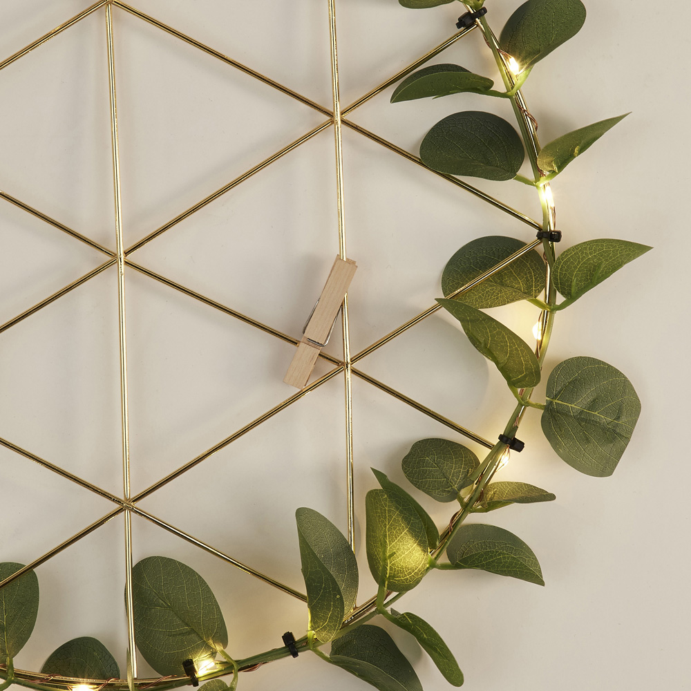 Lighting Collection Wire Grid with LED Lights and Leaves Image 4