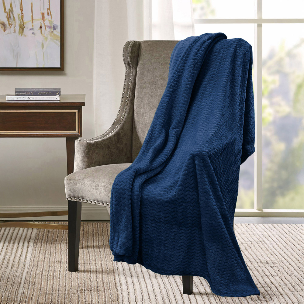 Velosso Navy Moda Plush Throw 150 x 200cm Image 2