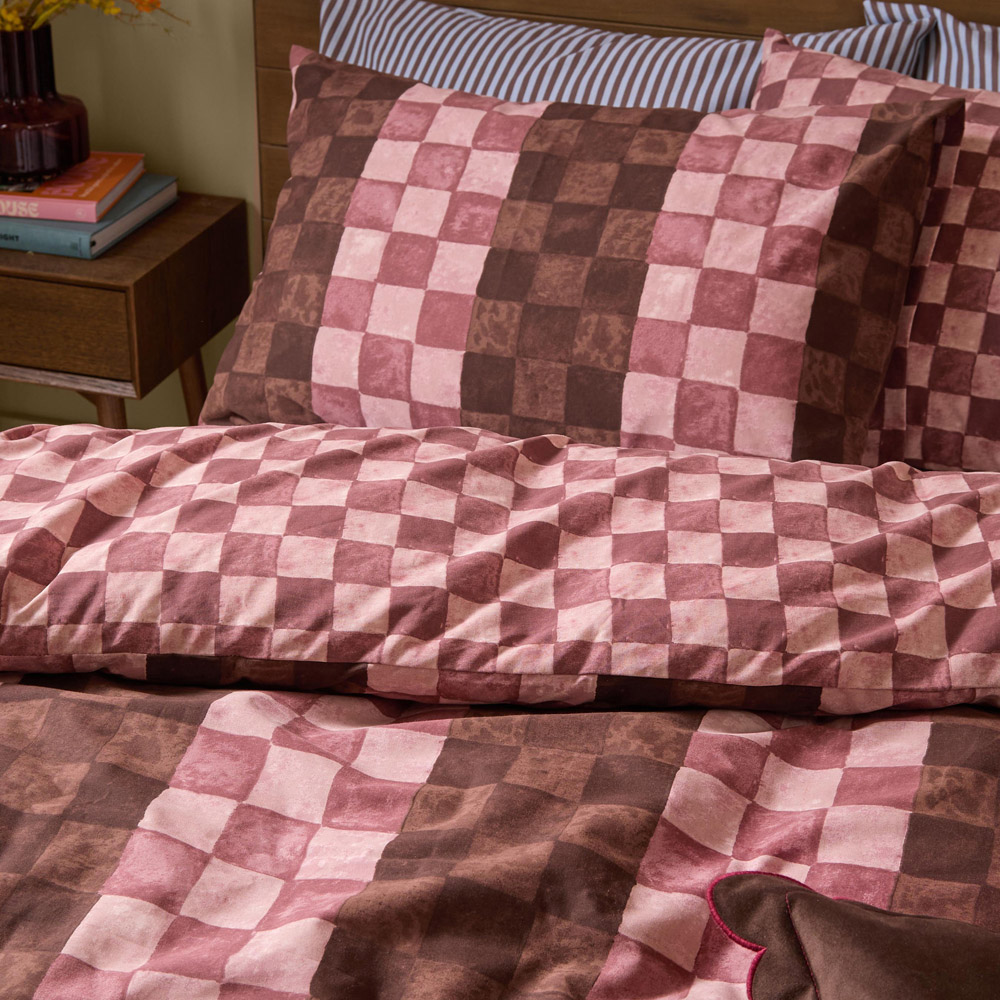 Furn Huxley King Size Chocolate and Blush Checkerboard Reversible Duvet Cover Set Image 3