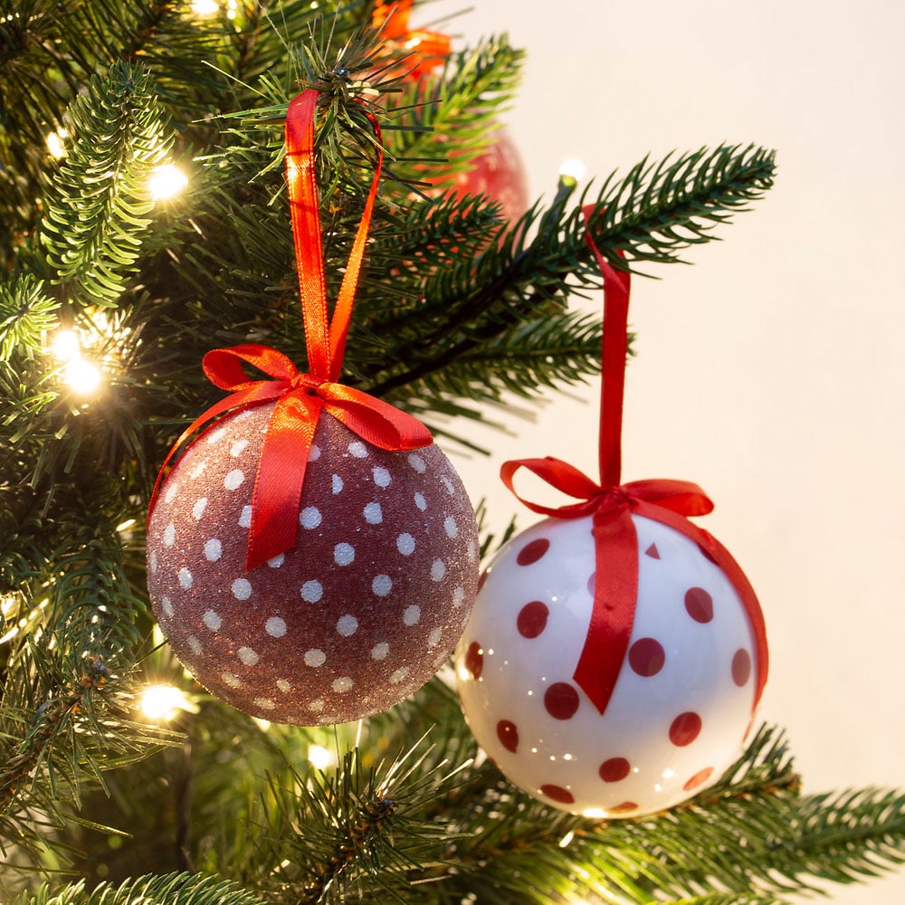 The Christmas Workshop Red and White Snowflake Bauble 14 Pack Image 2