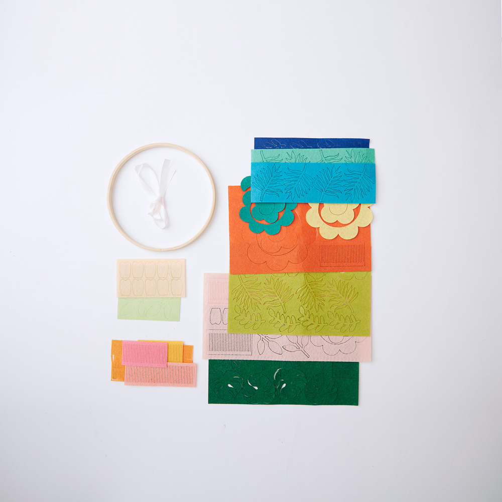 Simply Make Spring Flowers Wreath Kit Image 3