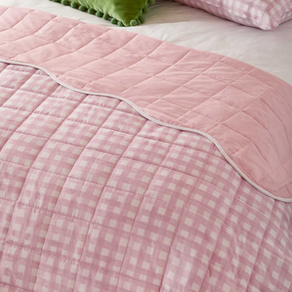 Furn Pink Scallop Quilted Bedspread 265 x 265cm Image 5