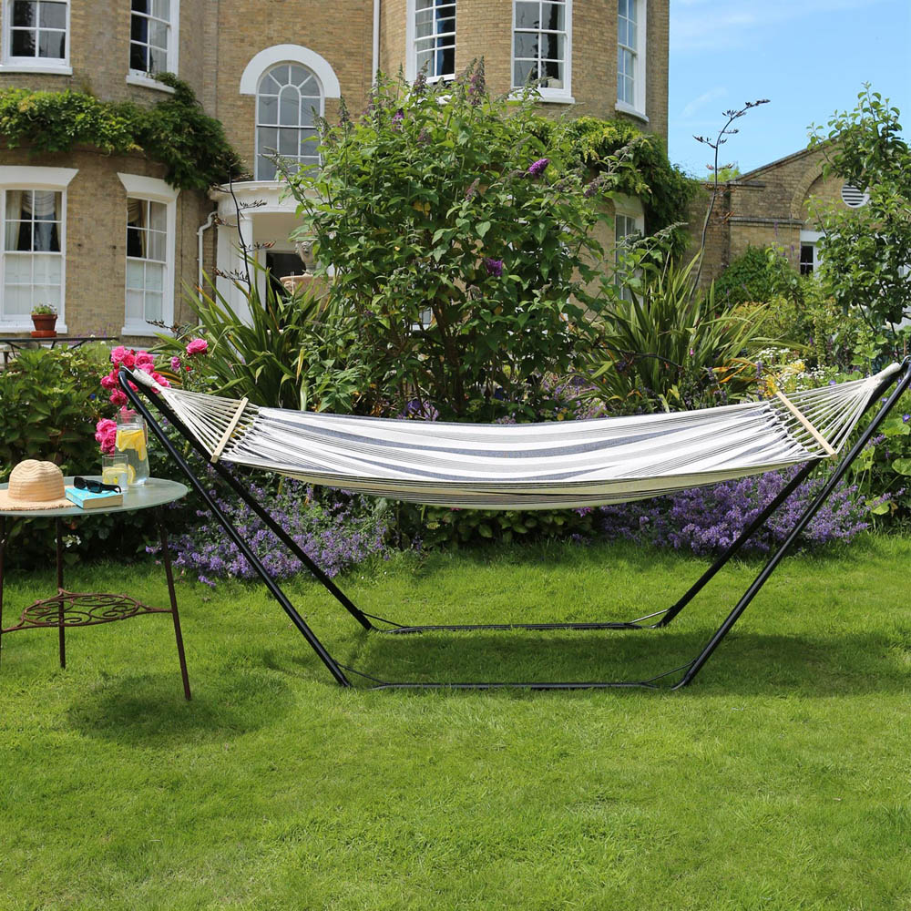 Harbour Housewares Navy Stripe Spreader Bar Garden Hammock Image 5
