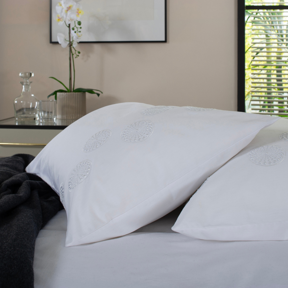 The Lyndon Company Spirals Super King Size 200 Thread Count Duvet Set Image 2