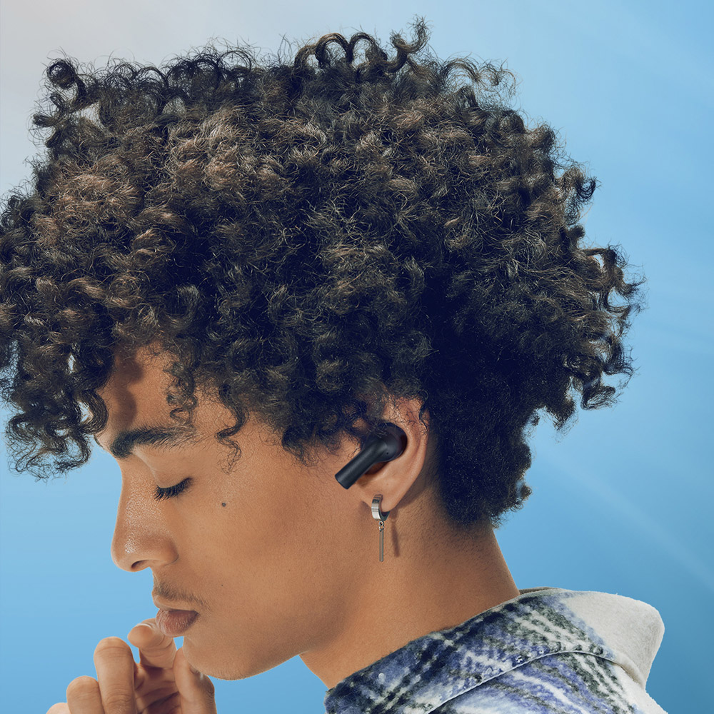 Motorola Moto Black 500 ANC Wireless Earbuds Image 2