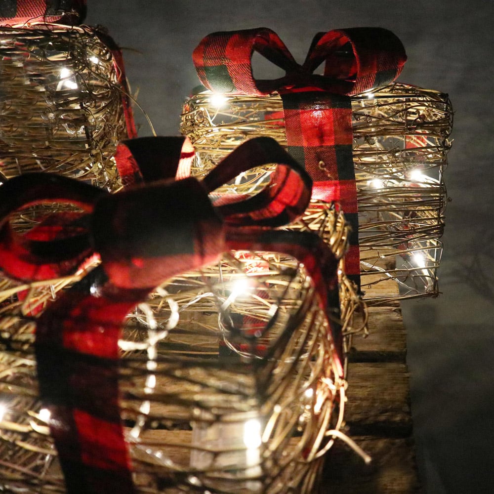 Shatchi Set of 3 Warm White LED Tartan Bow Rattan Parcels Image 3