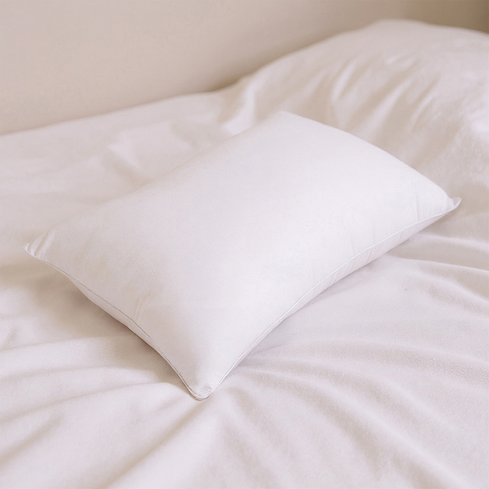 Living and Home White Polyester Adjustable Fill Pillow Insert 74 x 48cm Image 2