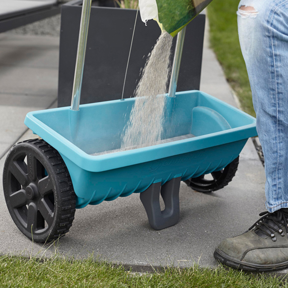 Gardena Large Garden Spreader Image 3