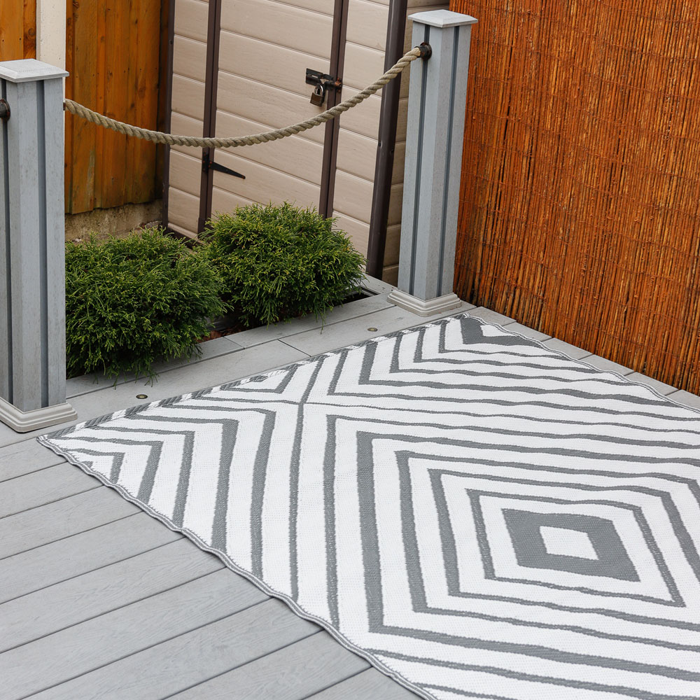 Streetwize Prisma Grey and White Reversible Outdoor Rug 150 x 250cm Image 7