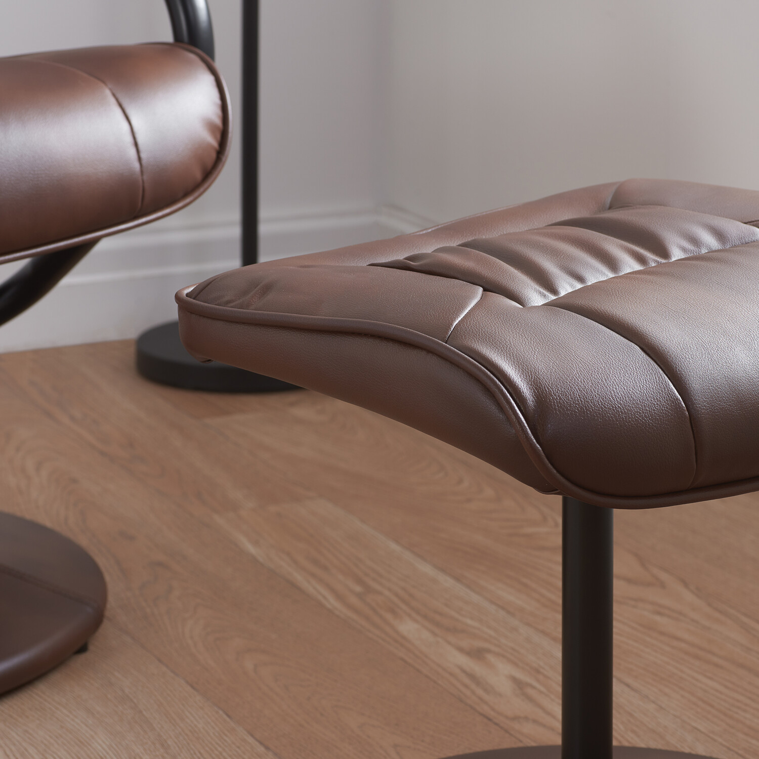 Memphis Swivel Chair Tan Image 8