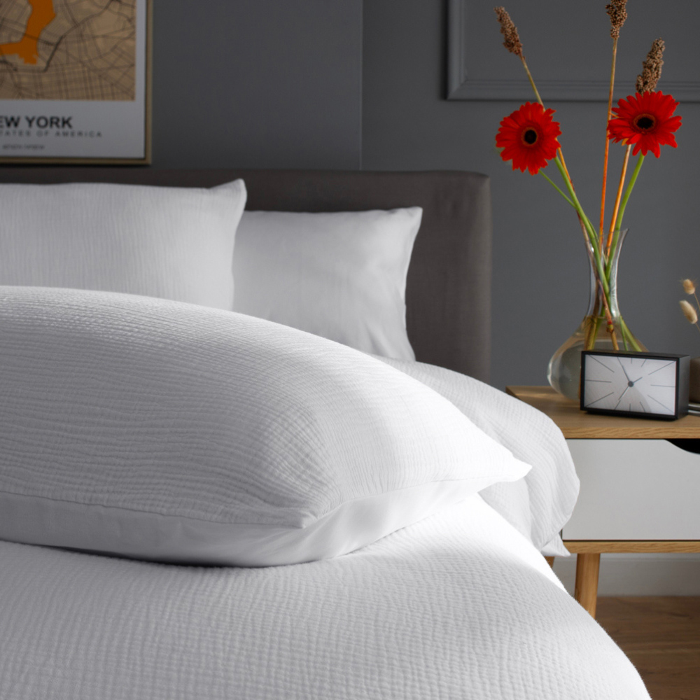 The Lyndon Company St Quentin King Size White Duvet Cover and Pillowcase Set Image 2