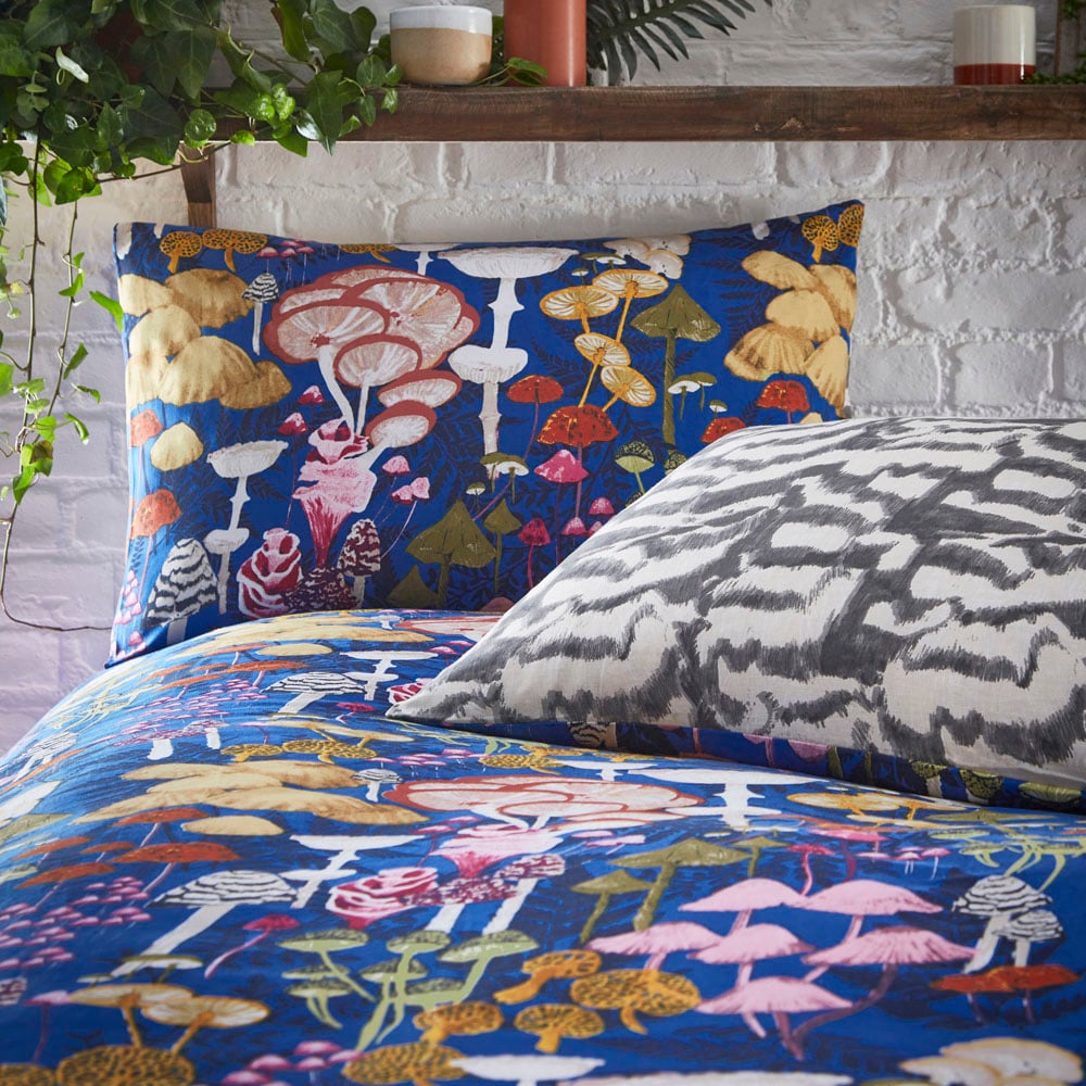 furn. Amanita Mushroom King Size Cobalt Duvet Set Image 3