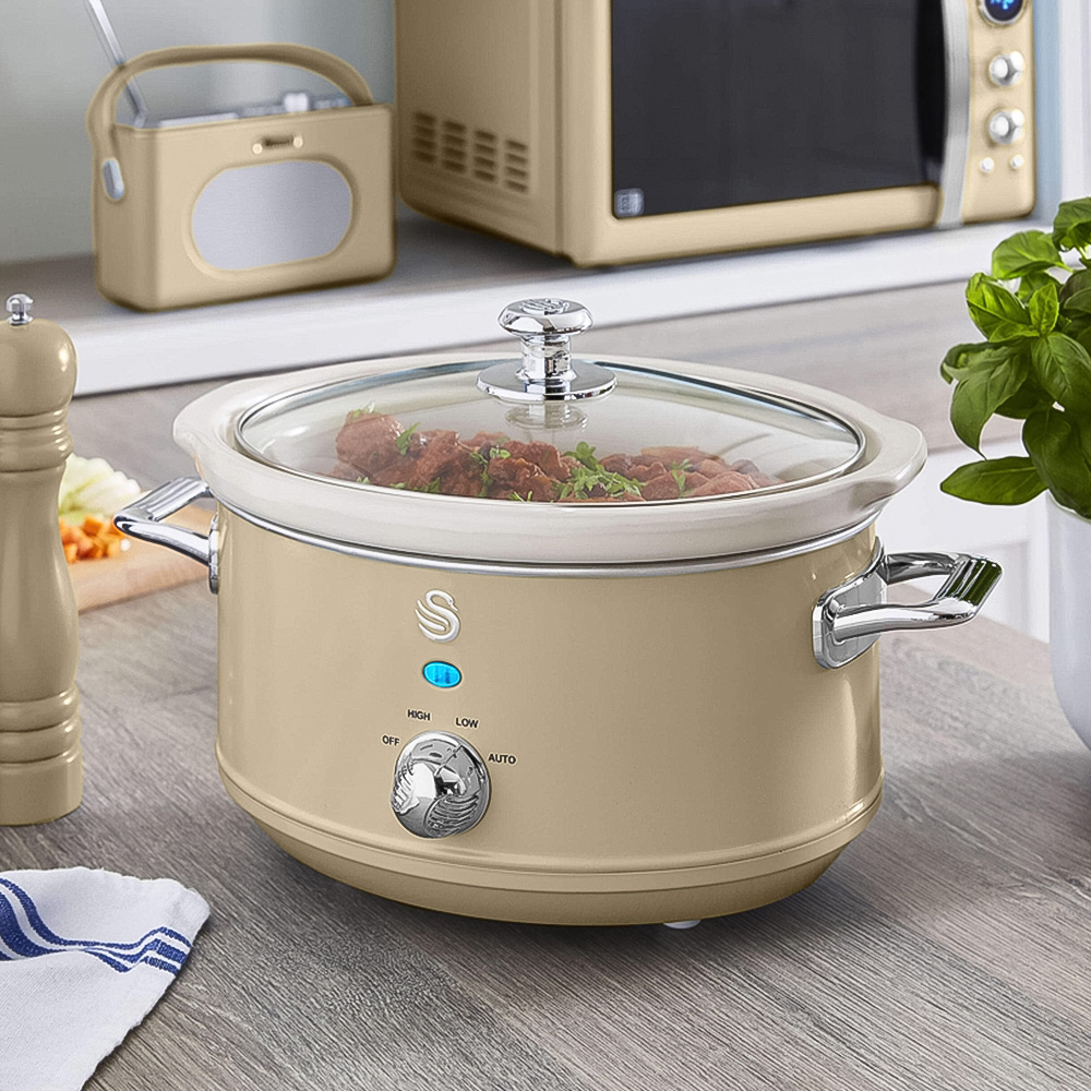 Swan Retro Cream 3.5L Slow Cooker Image 2