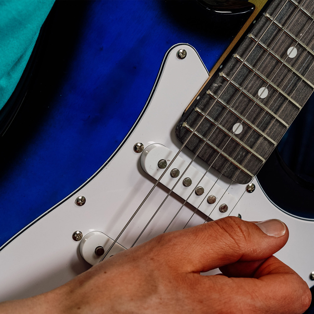 3rd Avenue Blueburst Full Size Electric Guitar Set Image 3