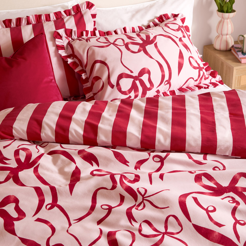 Furn Christmas La Vie En Double Pink and Red Bows Reversible Duvet Cover Set Image 4