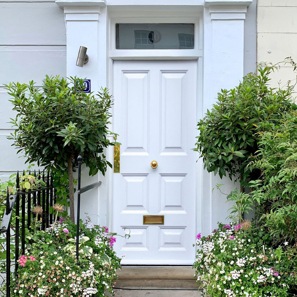 Crown Wood and Metal One Coat Satin Pure Brilliant White 2.5L Image 5