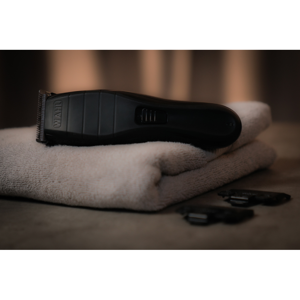 Wahl Cordless Close Cut Lithium Ion Hair Clipper with Attachment Combs Image 2