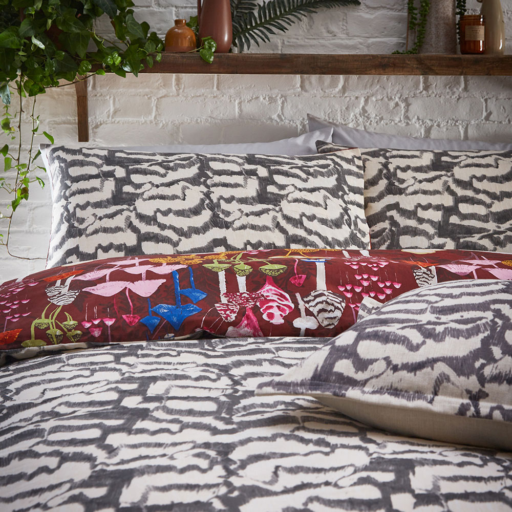 furn. Amanita Mushroom Super King Redwood Duvet Set Image 2