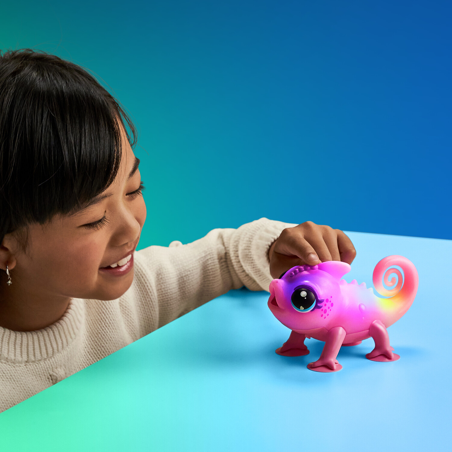 Little Live Pets Bright Light Pink Chameleon Figure Image 7