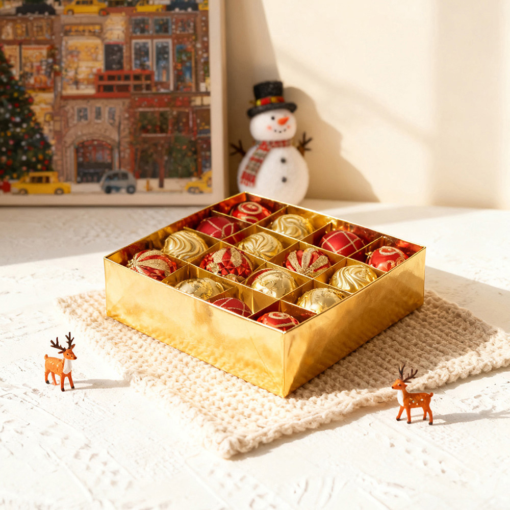 Living and Home 16 Piece Red and Gold Christmas Bauble Set with Storage Box Image 8