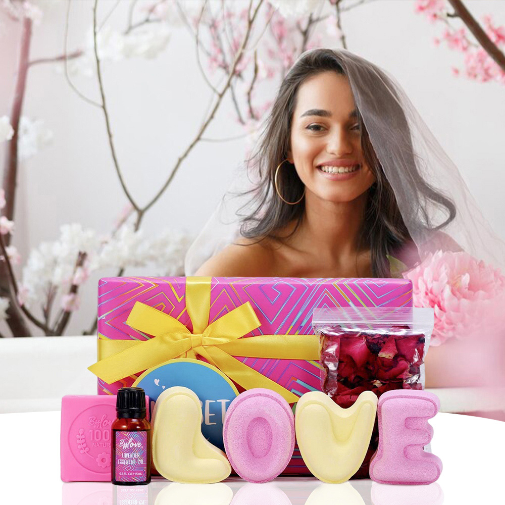 Living and Home 7 Piece Rose and Lavender Bath Bomb Gift Set Image 3