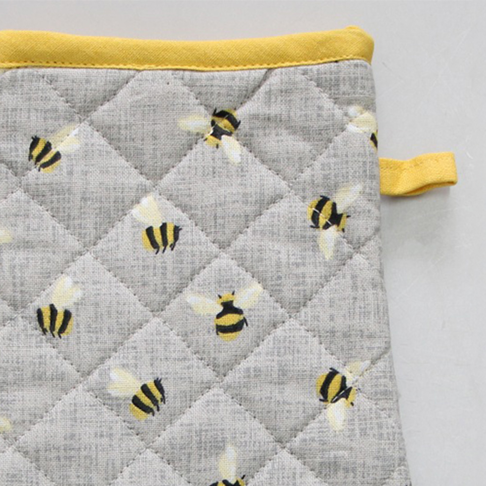 Highlands Homeware Bee Print Single Oven Mitt Image 3