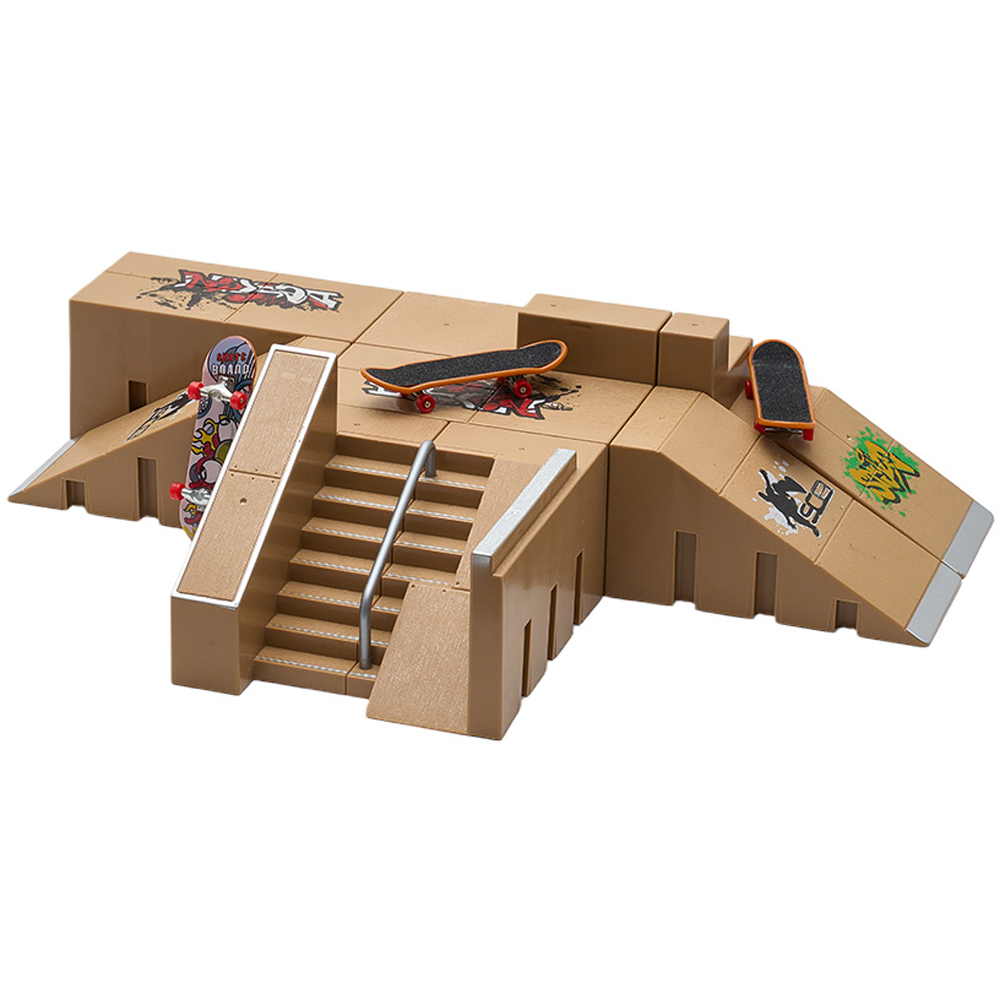 H&O Direct Yellow Finger Skateboard Park Set with 3 Skateboards Image 1