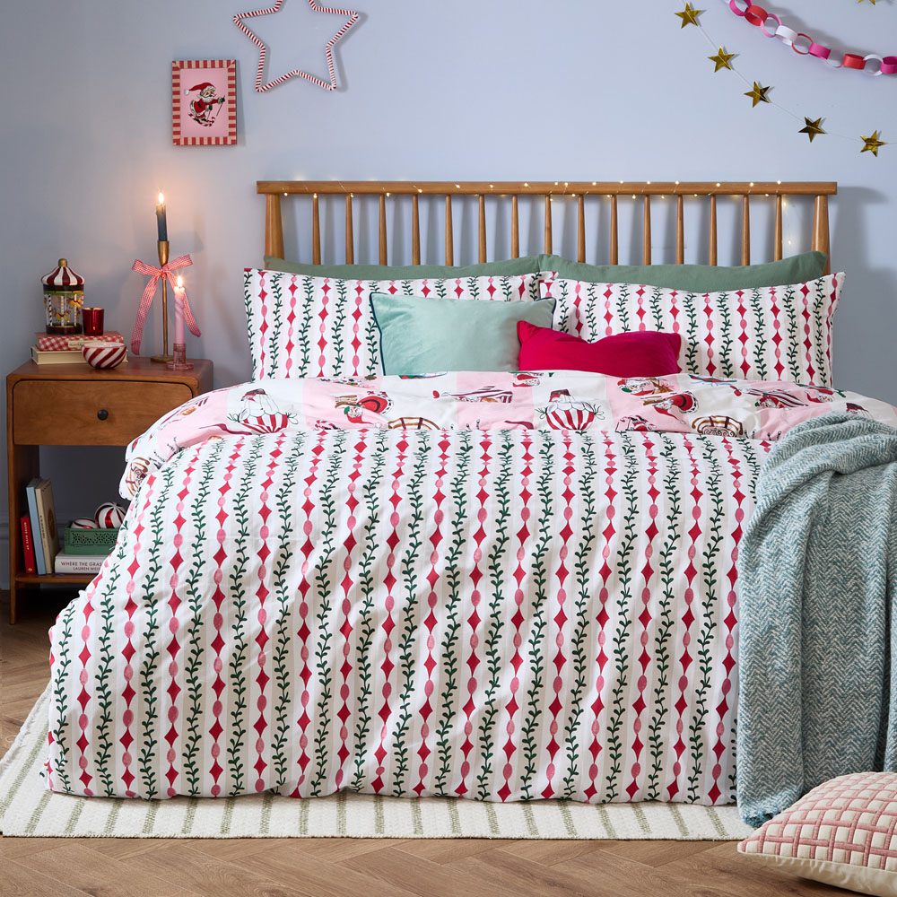Furn Christmas Passport To The North Pole King Size Candy Floss Reversible Duvet Cover Set Image 2
