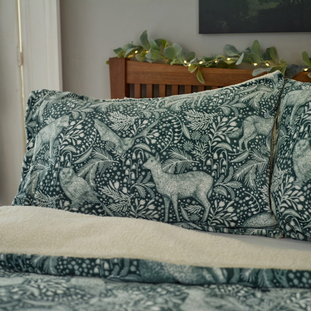 Deyongs Double Dark Sage Woodland Folk Duvet Set Image 2