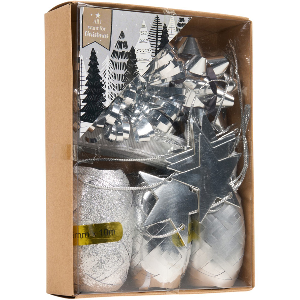 Traditional Christmas Wrapping Set Image 8