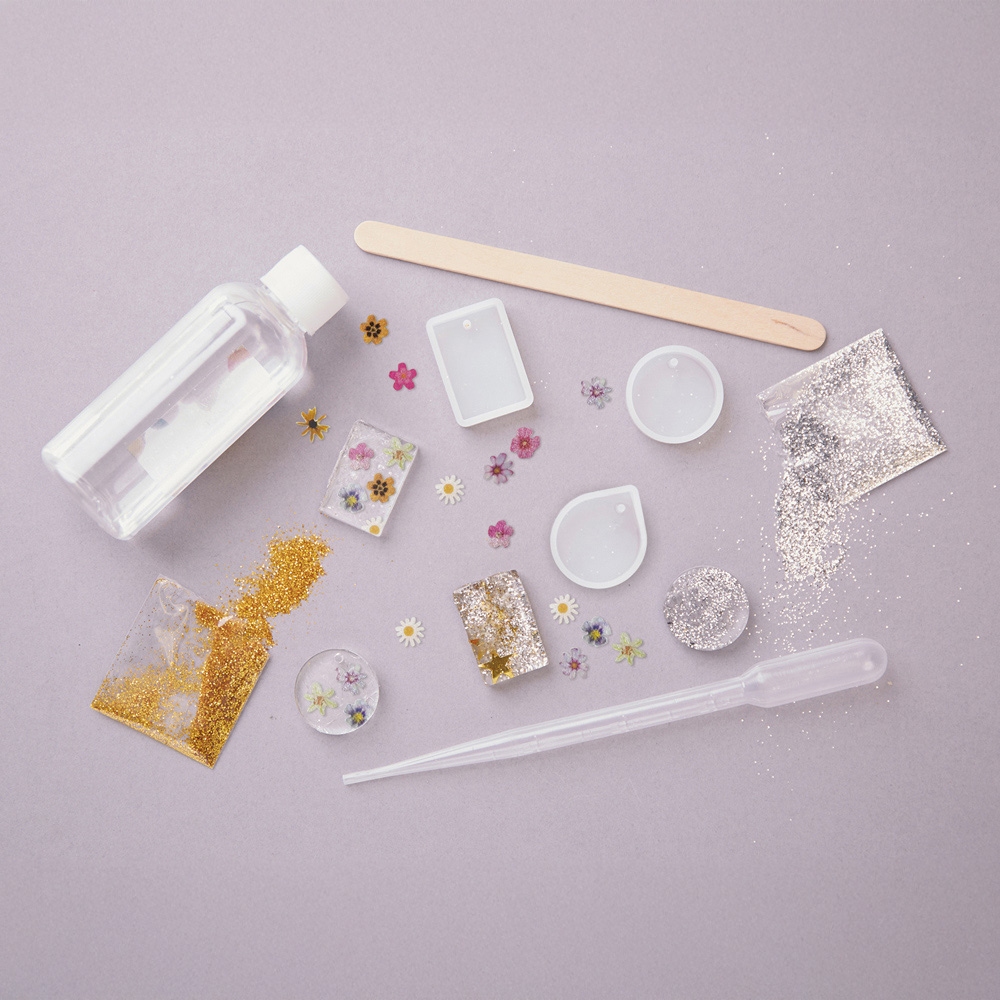 Simply Make Multicolour Resin Jewellery Craft Kit Image 3
