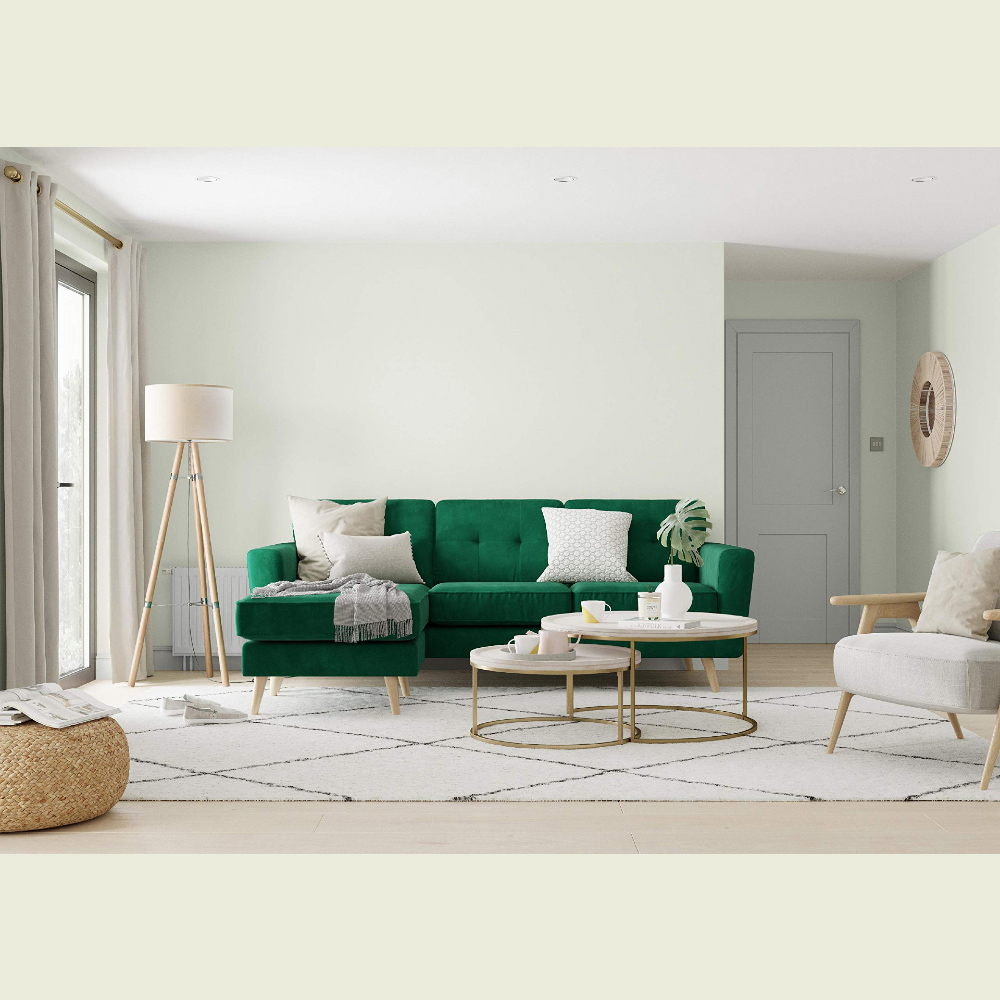 Dulux Trade Apple White Walls and Ceilings Diamond Matt Paint 2.5L Image 4