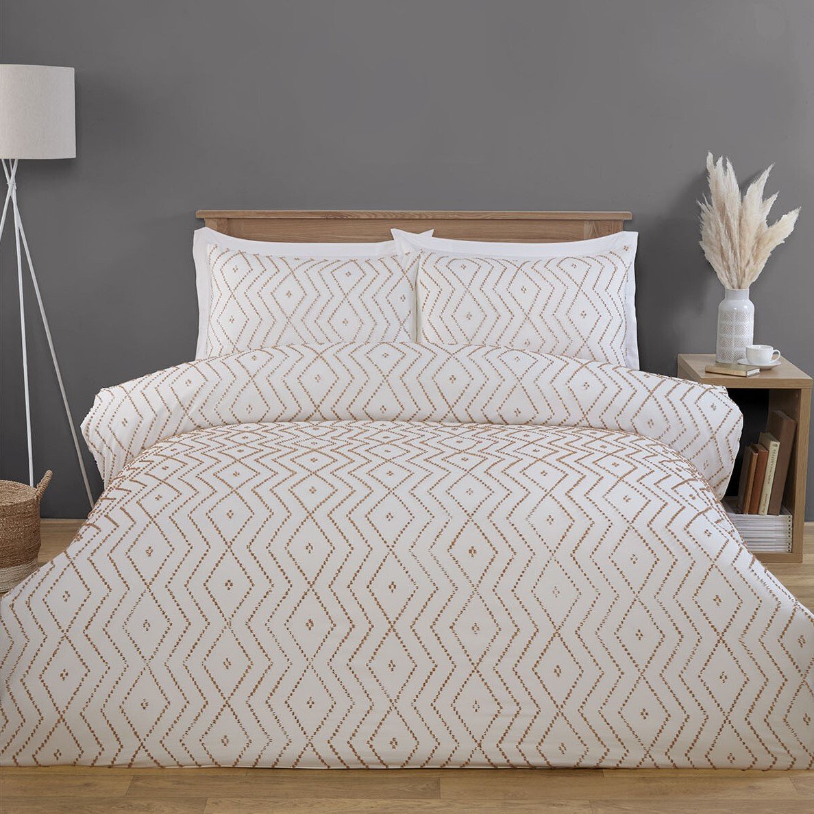 Kasiya Geo Duvet Set - Natural and White / Single Image 1