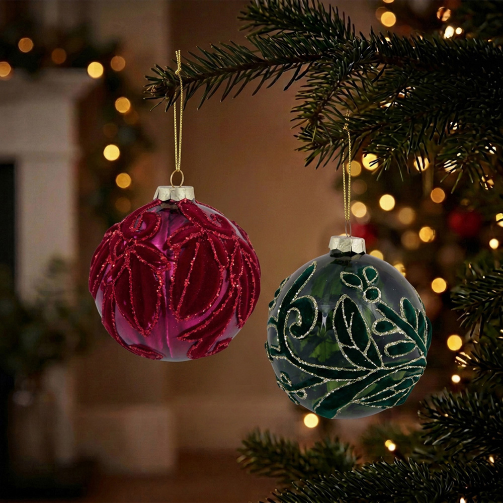 Traditional Velvet Detail Bauble Image 2