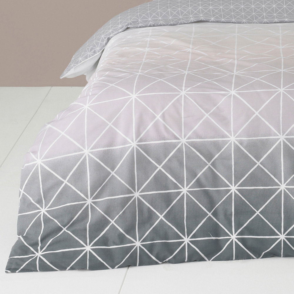 furn. Spectrum Super King Size Pink Gradient Geometric Duvet Cover Set Image 4