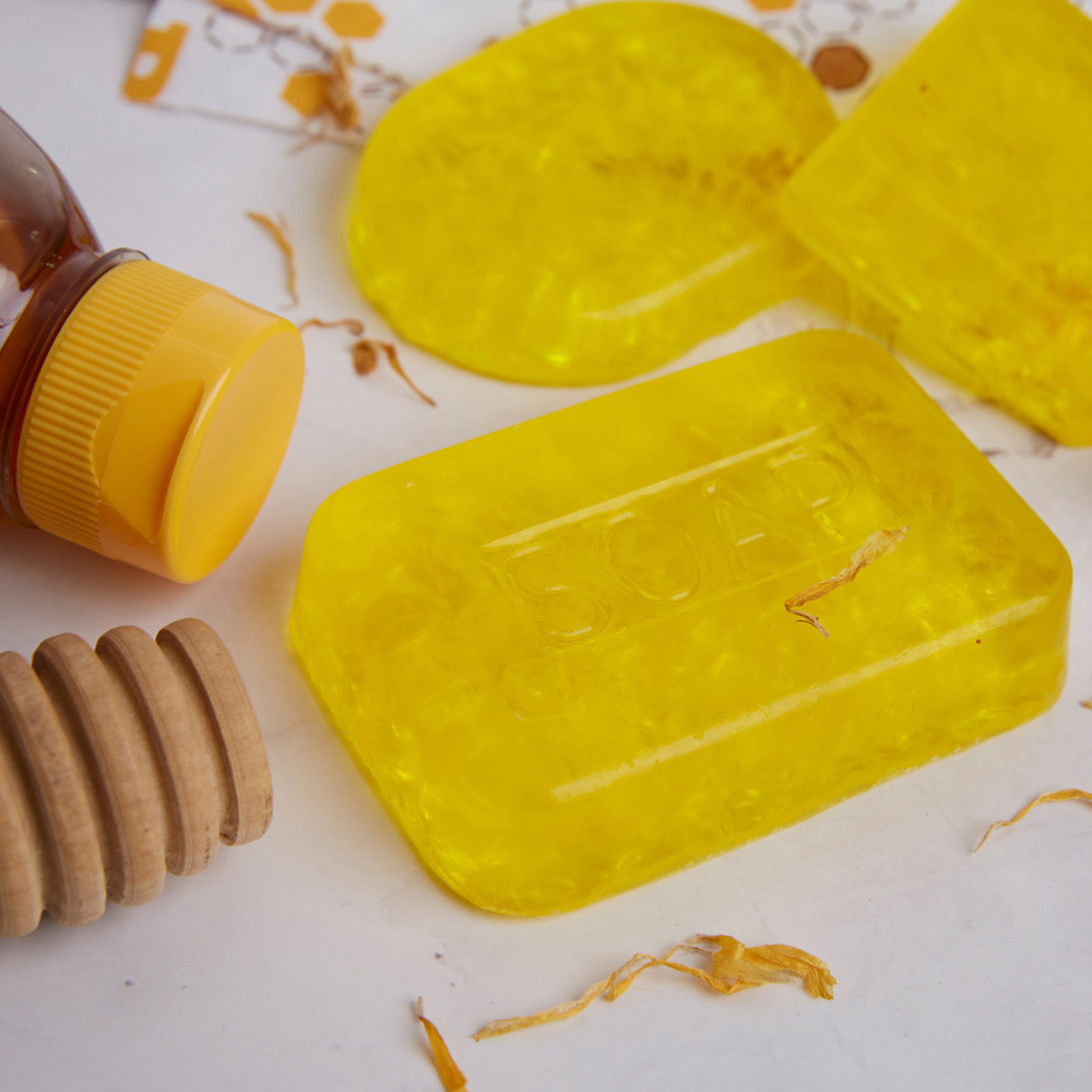 Bee & Bumble Honey Soap Craft Kit Image 2