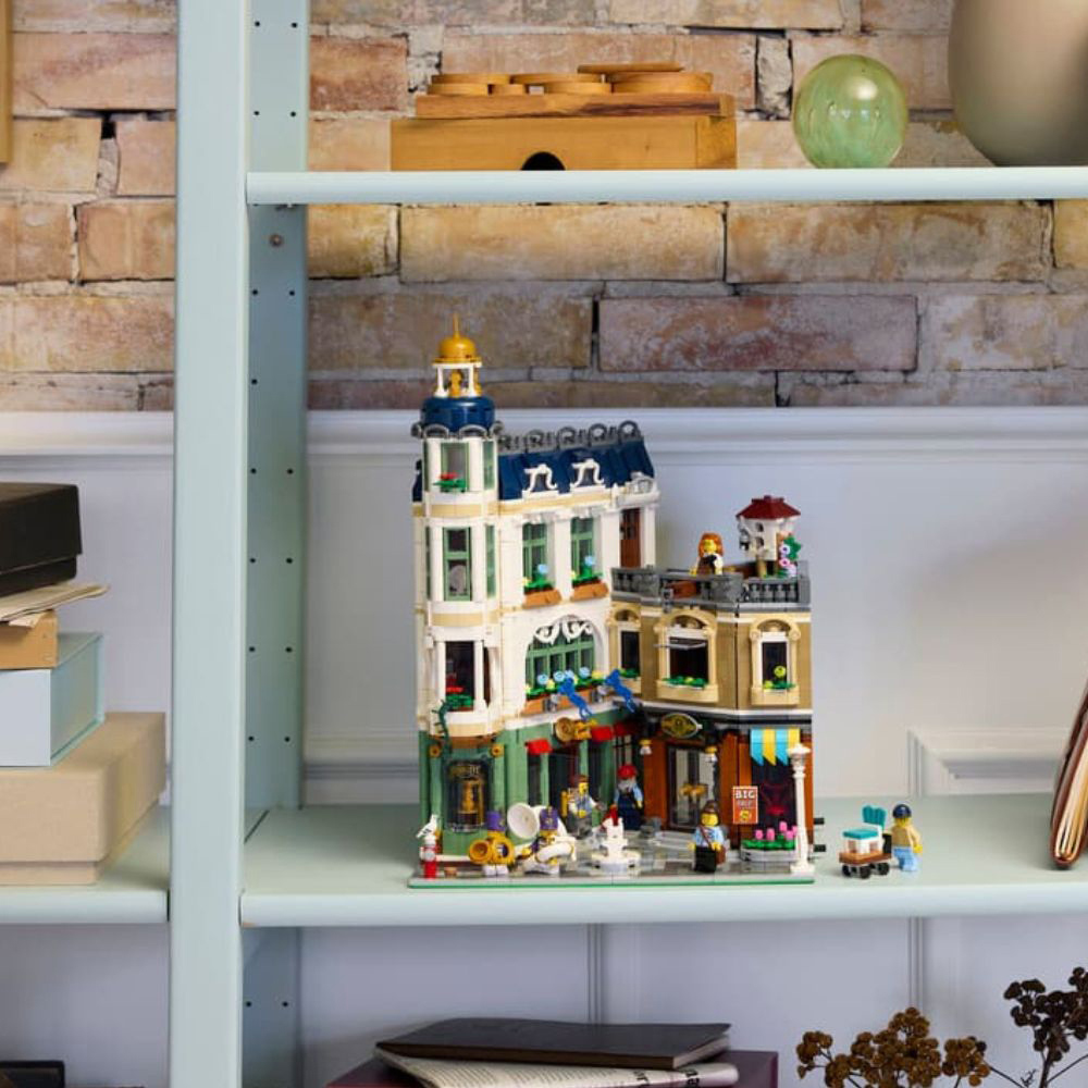 LEGO Icons 11371 Shopping Street 3456 Pieces Image 3