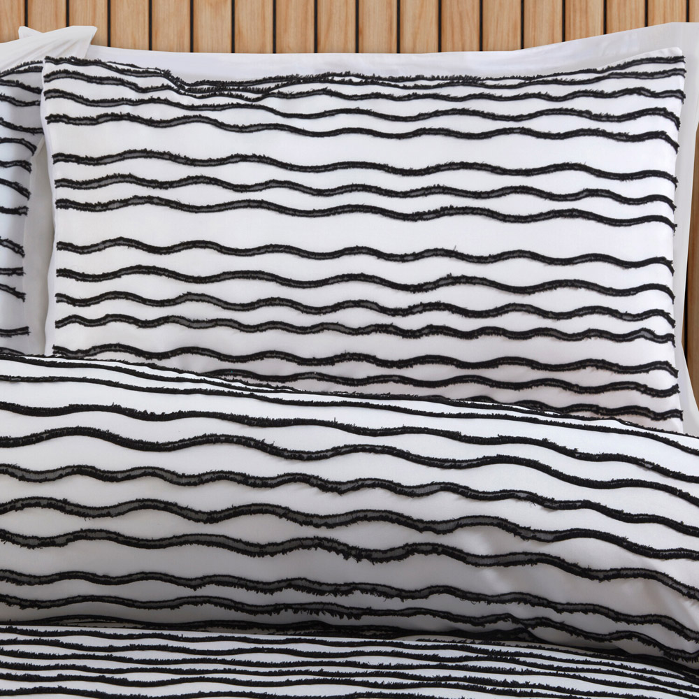 Marina Tufted Duvet Set Black Superking Image 3